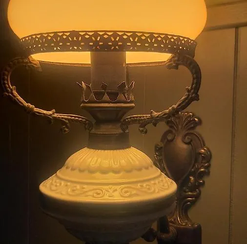 Mosci's Bed & Beer Couette-café